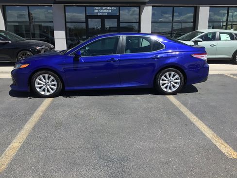Used 2018 Toyota Camry LE FWD image 3