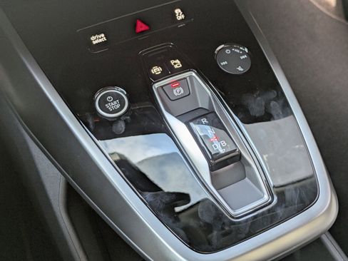 New 2025 Audi Q4 e-tron Prestige image 13