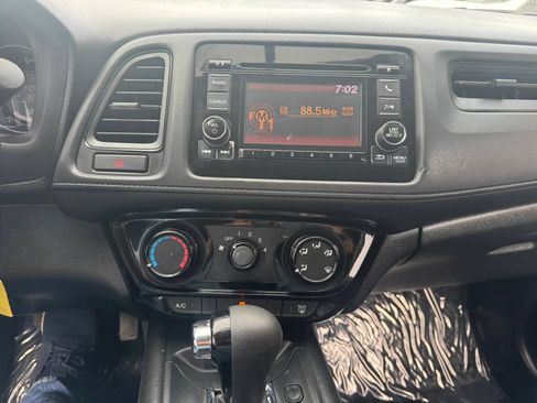 Used 2016 Honda HR-V LX image 19