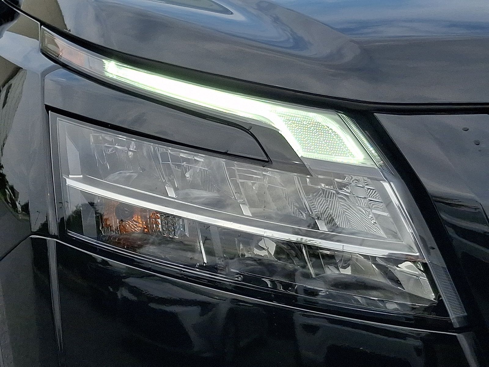 Used 2024 Nissan Pathfinder SL w/ SL Premium Package AWD/4WD image 8