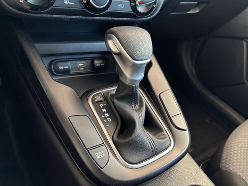 Used 2025 Kia Soul LX w/ LX Technology Package FWD image 39