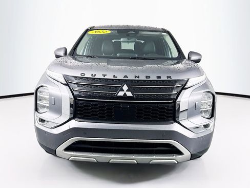 Used 2022 Mitsubishi Outlander SE AWD/4WD image 2