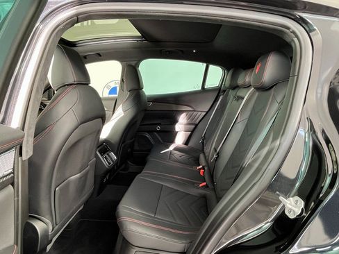 Used 2024 Maserati Grecale Trofeo image 23