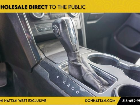 Used 2019 Ford Explorer XLT image 11