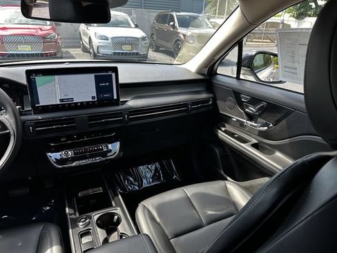 Certified 2024 Lincoln Corsair AWD image 17