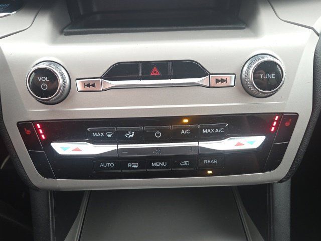 Used 2023 Ford Explorer XLT AWD/4WD image 35