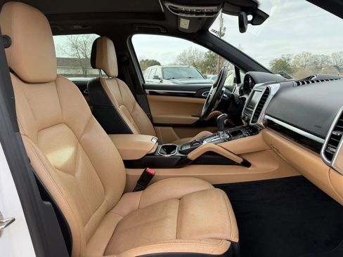 Used 2016 Porsche Cayenne Sport Utility 4D image 24