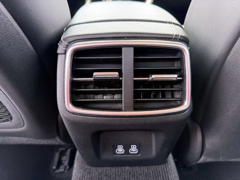 Certified 2025 Genesis G70 2.5T AWD/4WD image 12