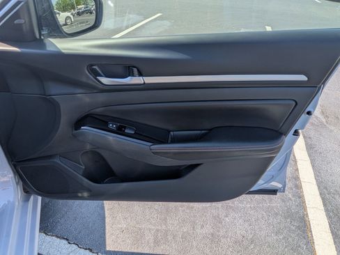 Used 2025 Nissan Altima 2.5 SR w/ SR Premium Package image 33