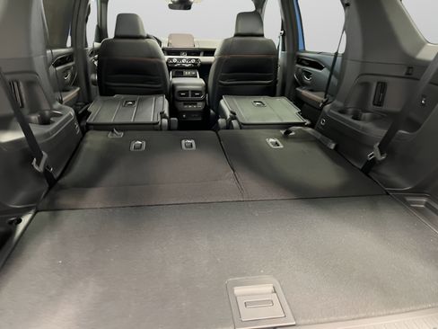 Used 2025 Honda Pilot TrailSport image 34