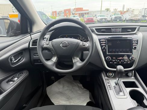 Used 2021 Nissan Murano S FWD image 16