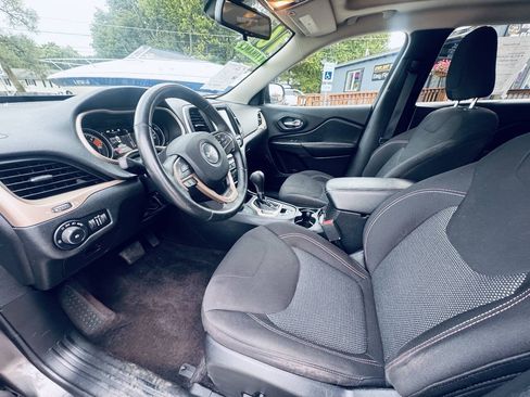 Used 2016 Jeep Cherokee 75th Anniversary AWD/4WD image 18