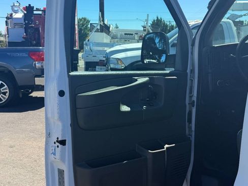 Used 2014 Chevrolet Express 2500 RWD image 12