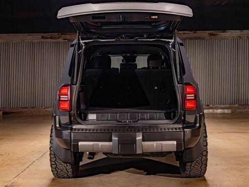 Used 2024 Toyota Land Cruiser image 9