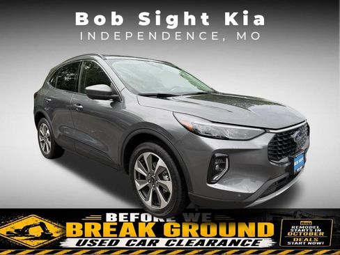Used 2023 Ford Escape Platinum AWD/4WD image 24