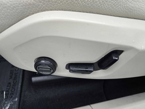 Used 2022 Volvo XC60 B5 Momentum w/ Climate Package image 27