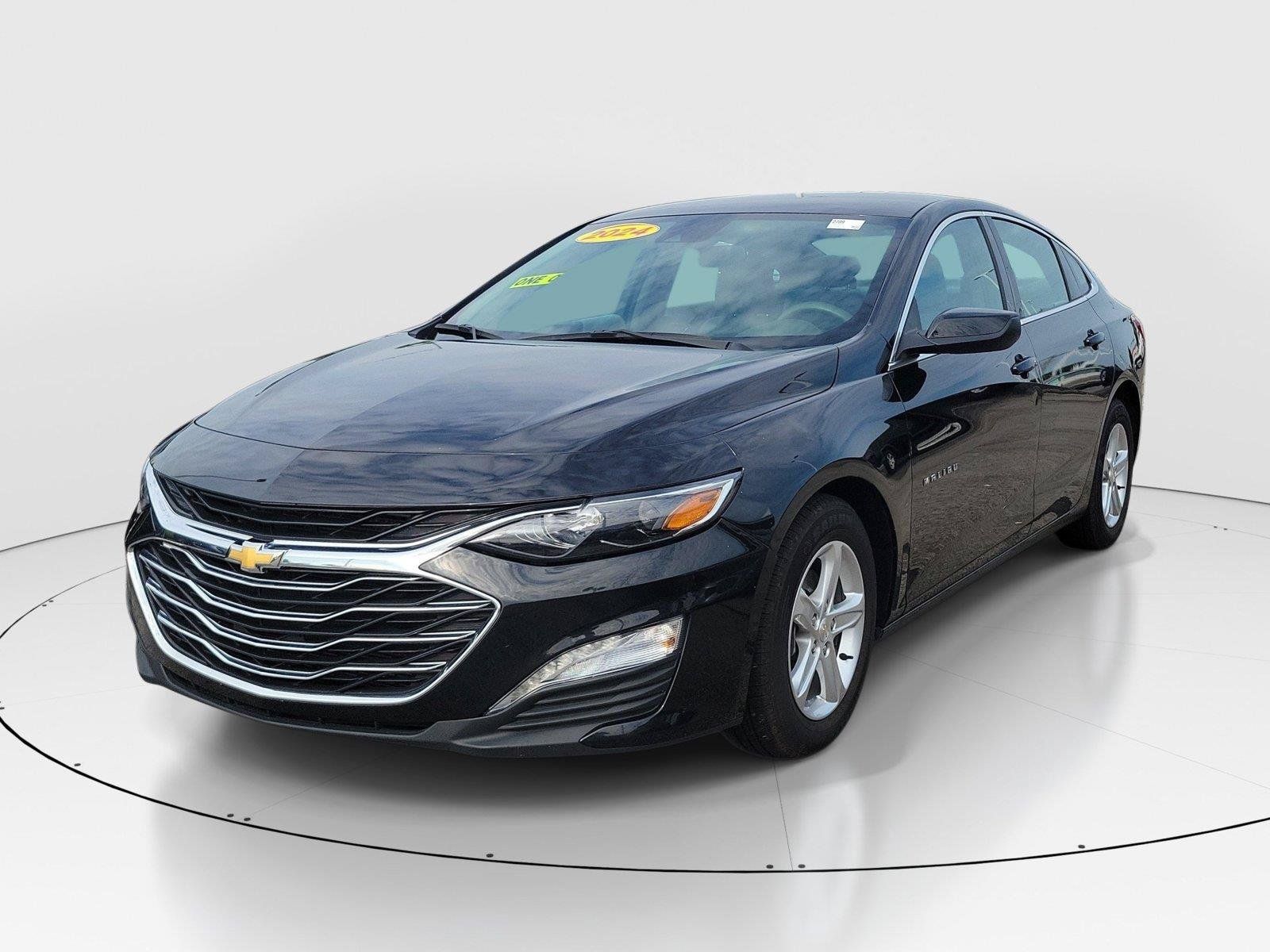 Used 2024 Chevrolet Malibu LT FWD image 2