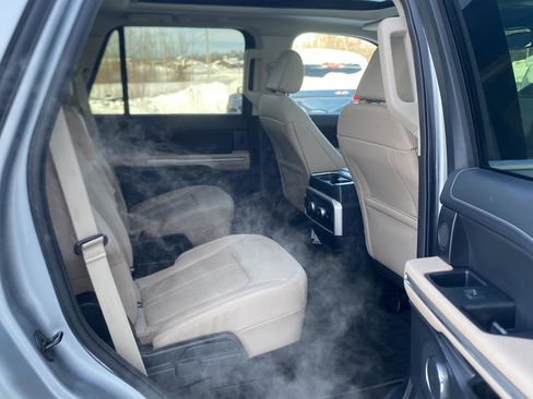 Used 2022 Ford Expedition Limited image 16