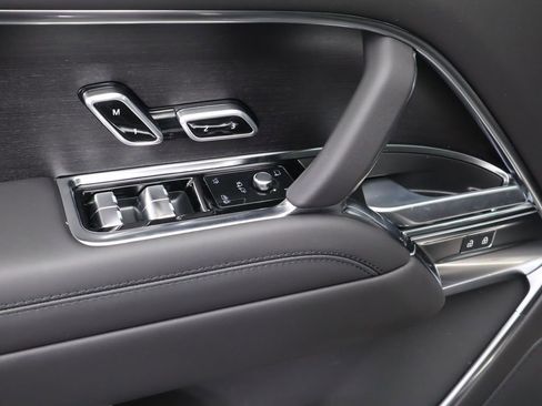New 2026 Land Rover Range Rover SE image 24