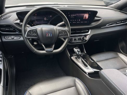 Used 2025 Buick Envista Sport Touring FWD image 9