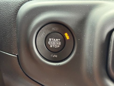 Used 2021 Jeep Gladiator Mojave AWD/4WD image 23