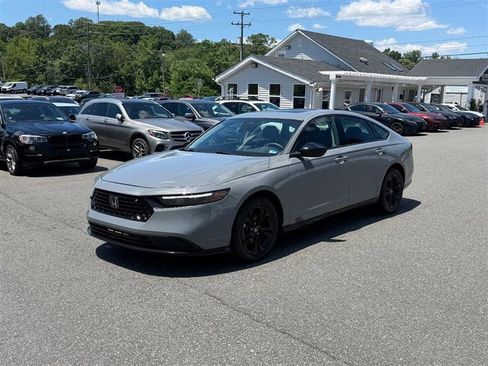 Used 2025 Honda Accord SE image 4