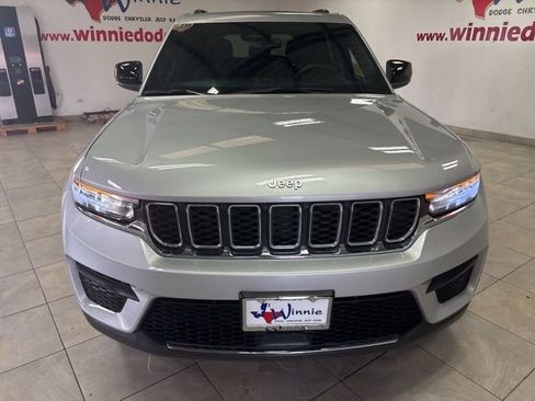 Used 2024 Jeep Grand Cherokee Laredo X w/ Luxury Tech Group I RWD image 2
