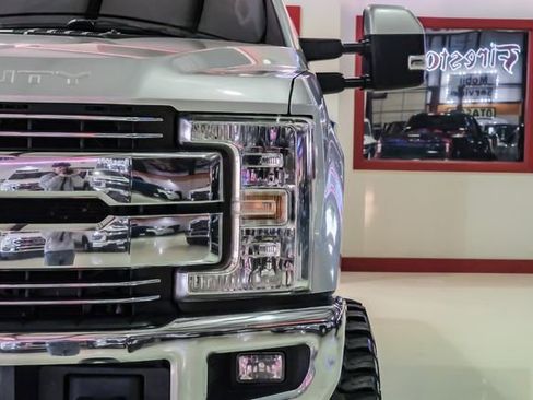 Used 2019 Ford F250 Lariat w/ Lariat Value Package image 41