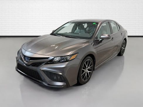 Used 2023 Toyota Camry SE FWD image 5