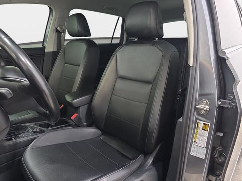 Used 2018 Volkswagen Tiguan SE AWD/4WD image 14