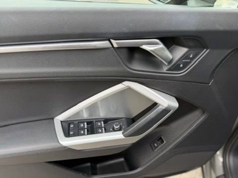 Used 2020 Audi Q3 2.0T Premium w/ Convenience Package AWD/4WD image 17