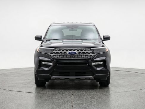 Used 2024 Ford Explorer Limited RWD image 2