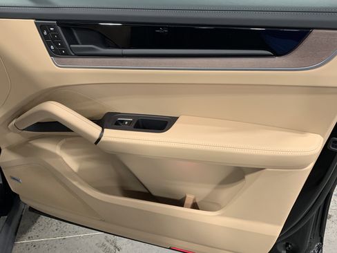 New 2026 Porsche Cayenne image 28