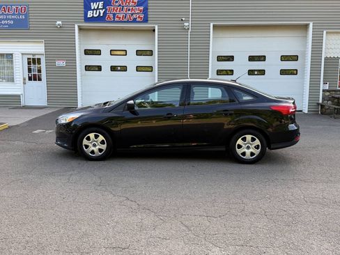 Used 2018 Ford Focus S FWD image 3