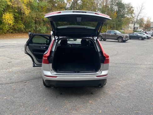 Used 2018 Volvo XC60 T5 Momentum w/ Vision Package image 48