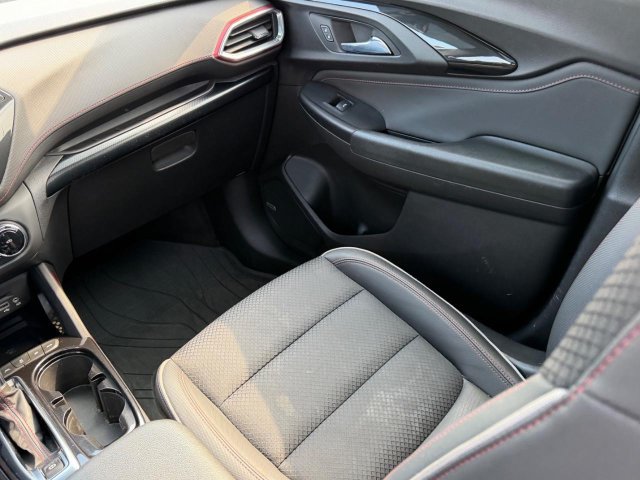 Used 2021 Chevrolet TrailBlazer RS w/ Sun and Liftgate Package AWD/4WD image 17