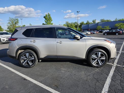 Used 2024 Nissan Rogue SL AWD/4WD image 12