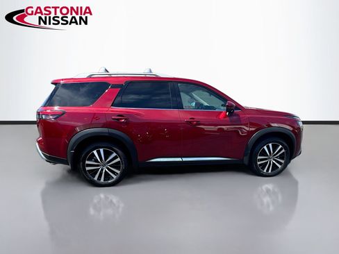 Used 2024 Nissan Pathfinder Platinum w/ Cargo Package FWD image 10