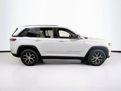 Used 2023 Jeep Grand Cherokee Limited AWD/4WD image 4
