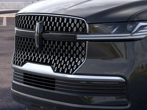 New 2026 Lincoln Navigator L Premier AWD/4WD image 17