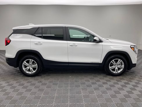 Used 2024 GMC Terrain SLE FWD image 4