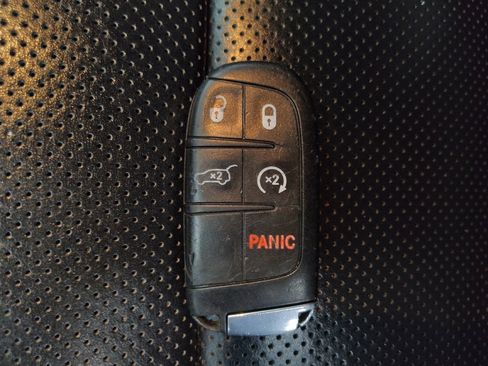 Used 2018 Jeep Grand Cherokee Limited w/ Luxury Group II image 32