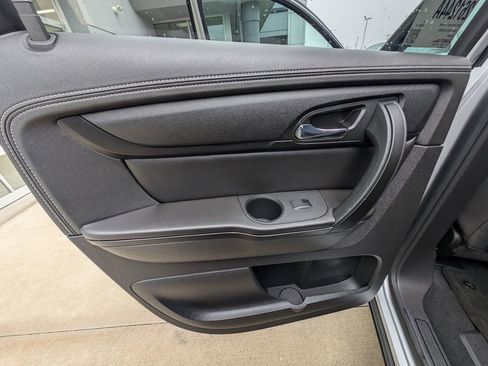 Used 2015 Chevrolet Traverse LT w/ Style and Technology Package image 41