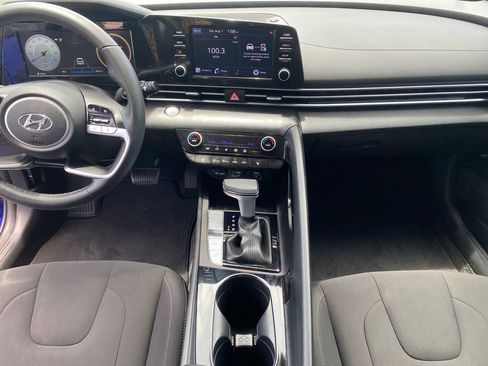 Certified 2022 Hyundai Elantra SEL w/ Convenience Package FWD image 12