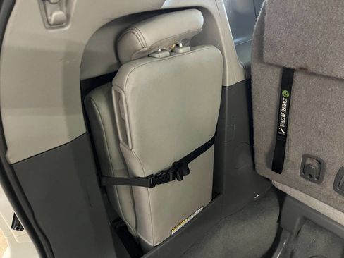 Used 2020 Toyota Sienna XLE image 13