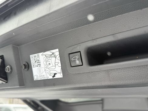 Used 2022 Toyota Sienna XLE image 35