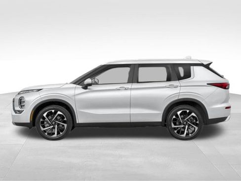 Used 2023 Mitsubishi Outlander SE FWD image 3