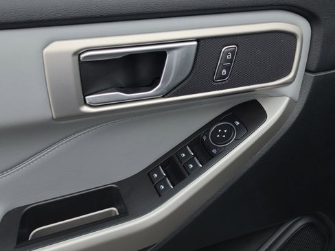 Used 2024 Ford Explorer XLT w/ Equipment Group 202A image 17