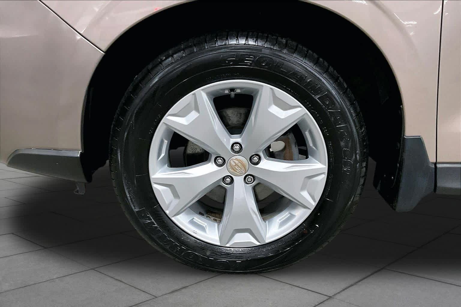 Used 2015 Subaru Forester 2.5i Premium AWD/4WD image 10