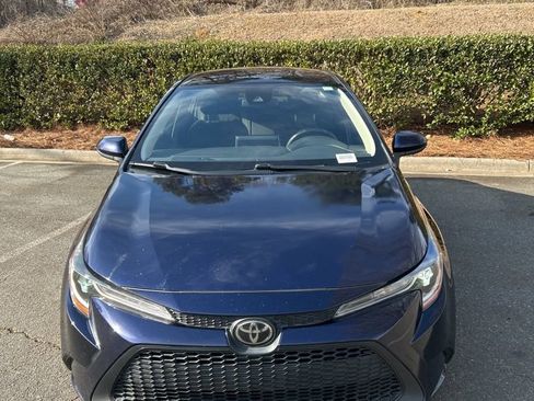 Used 2020 Toyota Corolla LE image 2